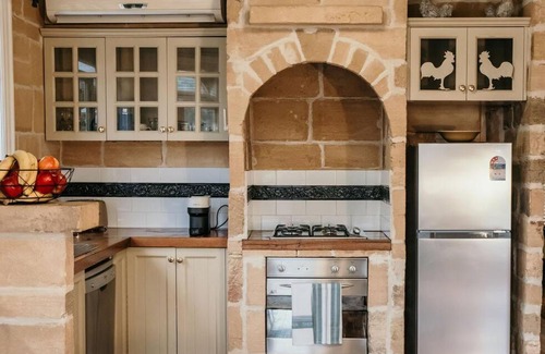 Warrnambool Villa | The Rose Turret