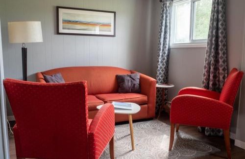 Bloomfield House | The Rosehall: PEC Waterfront Stay
