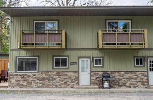 Bloomfield House | The Rosehall: PEC Waterfront Stay