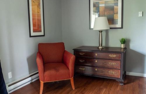 Bloomfield House | The Rosehall: PEC Waterfront Stay