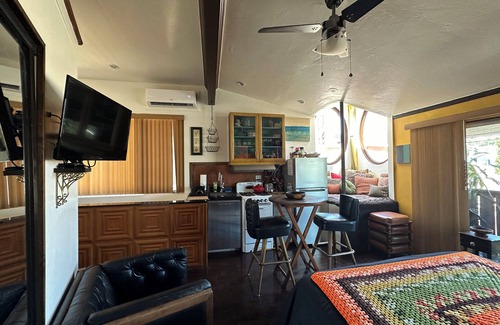 East Hollywood Hostel | The Rosemary Silverlake
