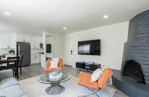 Beach Barber Tract Condo | The Rosemont III - Upscale 2BR Near the Beach
