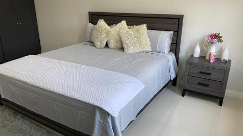 Ocho Rios Villa | The Roseville