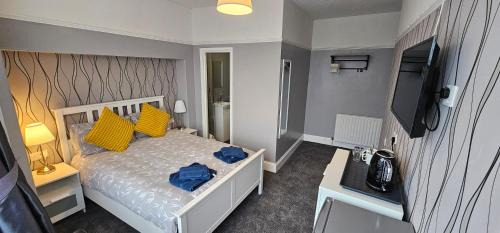 Paignton Bed & Breakfast | The Roslyn Guest House