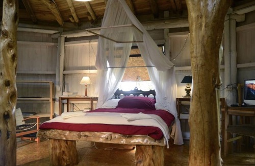 Filandia Cabin | The round house in Filandia with waterfall
