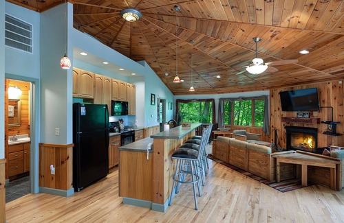 Bryson City Cabin | The Round House Secluded Mountain Escape
