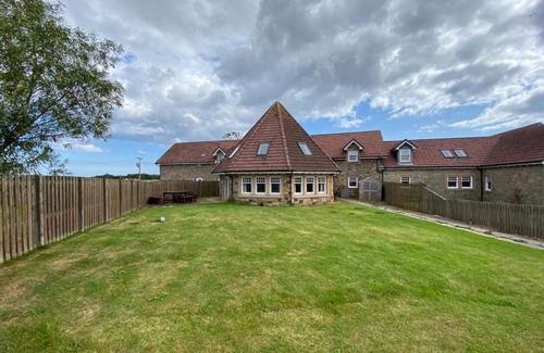 Anstruther House | The Roundal