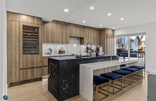 Dead Man's Flats Condo | The Royal -3 BR/2 Bath Luxurious Penthouse