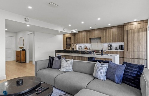 Dead Man's Flats Condo | The Royal -3 BR/2 Bath Luxurious Penthouse
