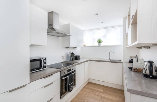 Queen's Gate Apartment | The Royal Albert Memorial Apartment