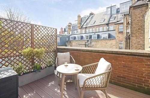 Queen's Gate Apartment | The Royal Albert Memorial Apartment