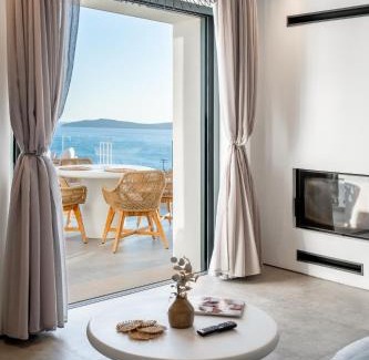 Mpatsi Apartment | The Royal Blue Andros