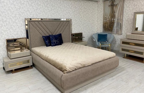Craiova Apartment | The Royal Fame - Modern Studio with Balcony & Panoramic View