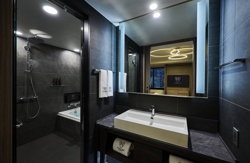 Kobe City Centre Hotel | The Royal Park Canvas Kobe Sannomiya