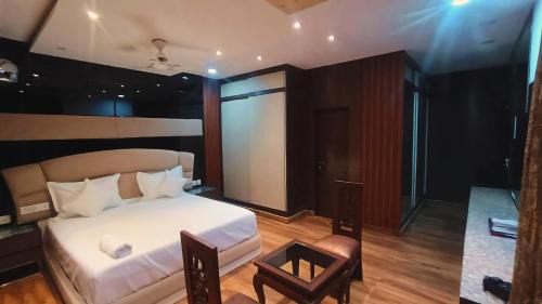 Khattalwada Apartment | The Royal Suites