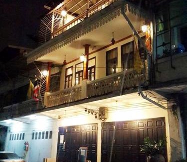 Phra Borom Maha Ratchawang House | The Royal ThaTien Village
