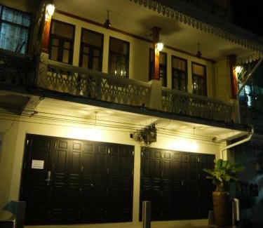 Phra Borom Maha Ratchawang House | The Royal ThaTien Village