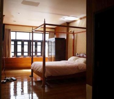 Phra Borom Maha Ratchawang House | The Royal ThaTien Village