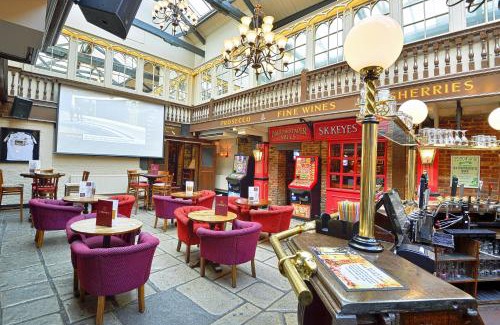 Dartford House | The Royal Victoria and Bull Hotel