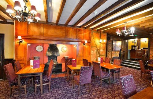 Dartford House | The Royal Victoria and Bull Hotel