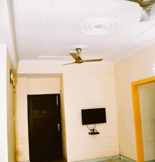 Mahmoorganj Apartment | The Royale Retreat Apartment