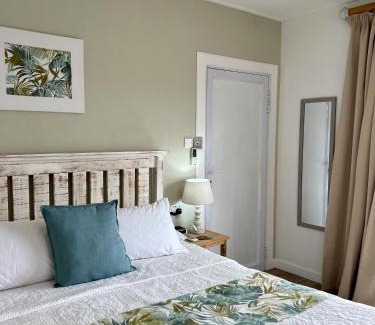 Mahe Island Bed & Breakfast | The Runway Lodge