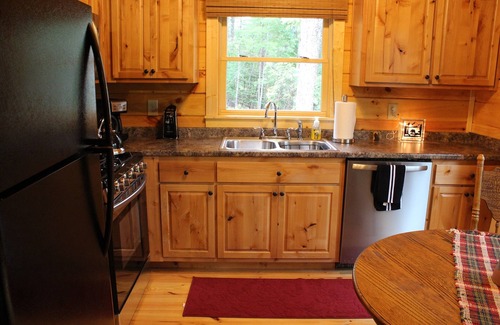 Hidden Lake Cabin | The Rusty Goat-Year-round Mountain View, King-sized bed, highspeed internet!