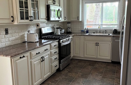 Kenai House | The Rusty MoosenLarge Groups Welcome-Great Layout-2 Pets w/FEE-Fenced Back Yard