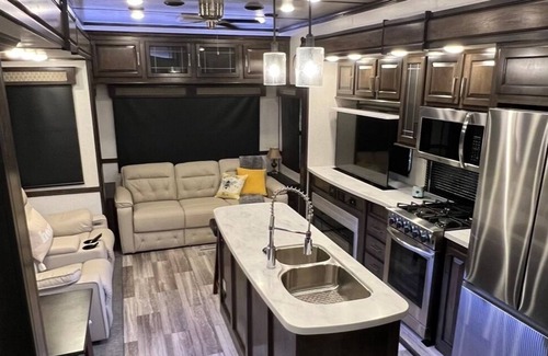 Putnam Hall House | The RV Hotel, a luxury RV in a charming town with people of big hearts.