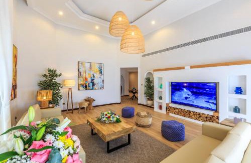 Palm Jumeirah Villa | The S Holiday Homes - Stunning 5 Bedrooms Villa at the Palm Jumeirah with Private Beach and Pool