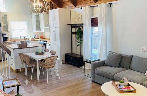 Poinciana Park House | The SAILOR HOUSE Walk to downtown Fort Lauderdale or golf cart to the beach