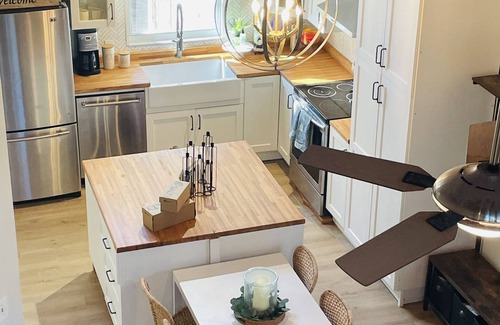 Poinciana Park House | The SAILOR HOUSE Walk to downtown Fort Lauderdale or golf cart to the beach