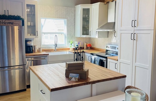 Poinciana Park House | The SAILOR HOUSE Walk to downtown Fort Lauderdale or golf cart to the beach