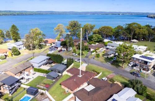 Mannering Park House | The Sailor's Haven