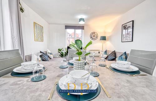 Trafford Apartment | The Sale Symphony Suite by Parydise Properties - Perfect for Business & Leisure - Sleeps 6