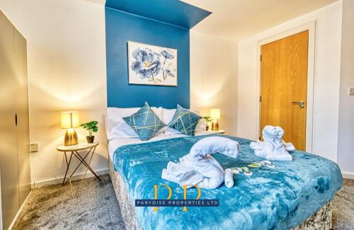 Trafford Apartment | The Sale Symphony Suite by Parydise Properties - Perfect for Business & Leisure - Sleeps 6