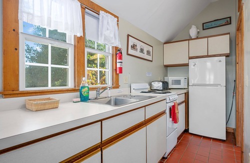 South Yarmouth Cottage | The Salt Box – Cozy Studio Steps from Private Beach Bliss