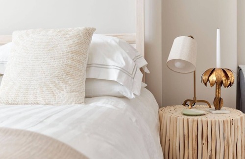Weymouth House | The Salt House - sleeps 12 + 3 mins to beach