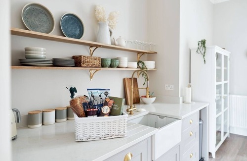 Weymouth House | The Salt House - sleeps 12 + 3 mins to beach