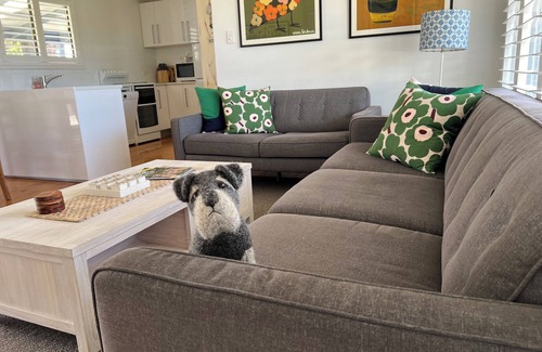 Middleton House | The Salt Shaker Beach House - Pets Welcome. 200m to the beach