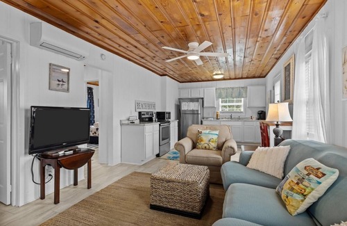Atlantic Beach House | The Saltbox 2 Bedroom Home