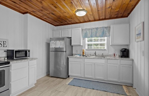 Atlantic Beach House | The Saltbox 2 Bedroom Home