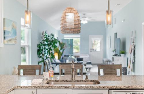 Vilano Beach Villa | The Salty Anchor-Walk to Beach-Boat Ramp-Dogs OK