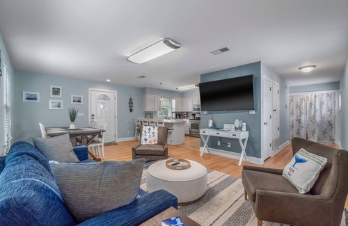 Gulf Breeze Apartment | “The Salty Beach” Gulf Breeze