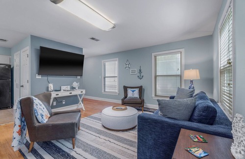 Gulf Breeze Apartment | “The Salty Beach” Gulf Breeze