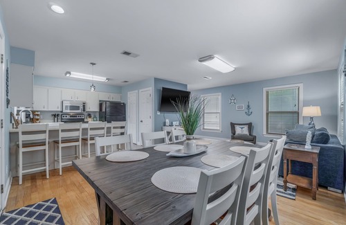 Gulf Breeze Apartment | “The Salty Beach” Gulf Breeze