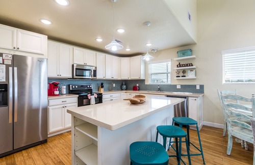 Galveston House | THE SALTY DOG - Beach Views - short walk to the beach; Pet Friendly