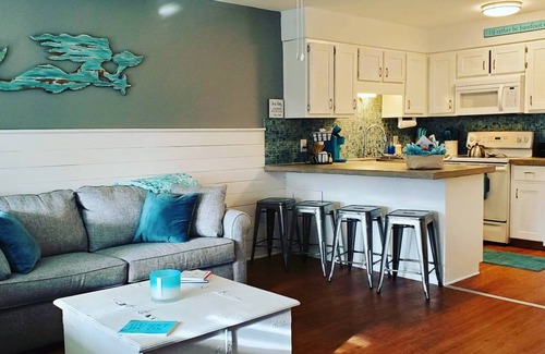 El Centro Beach Condo | The Salty Mermaid-3 Minute walk to Beach/Pool