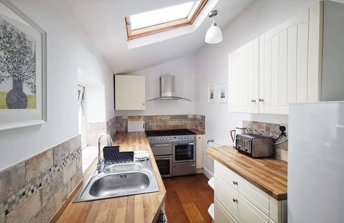Scarborough House | The Salty Seagull (Pet Friendly+Jacuzzi)
