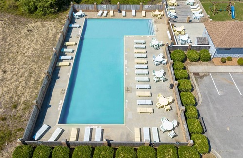 Kitty Hawk Condo | The Salty Shrimp: Kitty Hawk Condo w/ Community Pool & Tennis | Short Drive